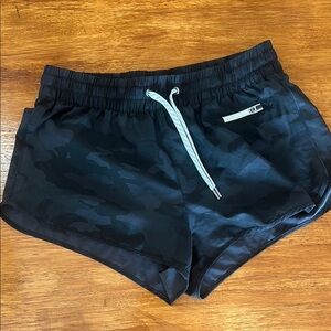 Vouri Clementine 2.5 in | Black Camo Women's Shorts